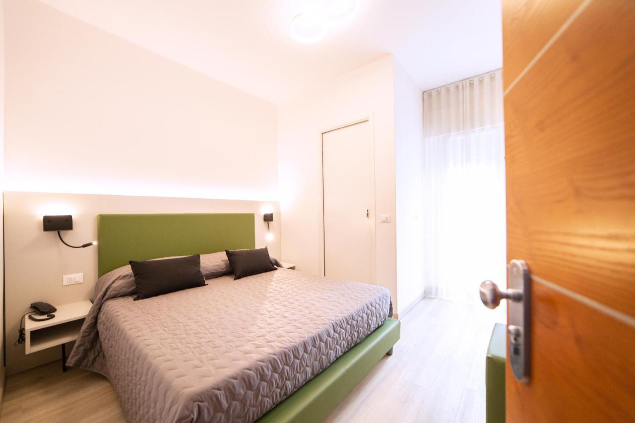 Hotel All'Orologio 3 Stelle Superior กาออร์เล ภายนอก รูปภาพ