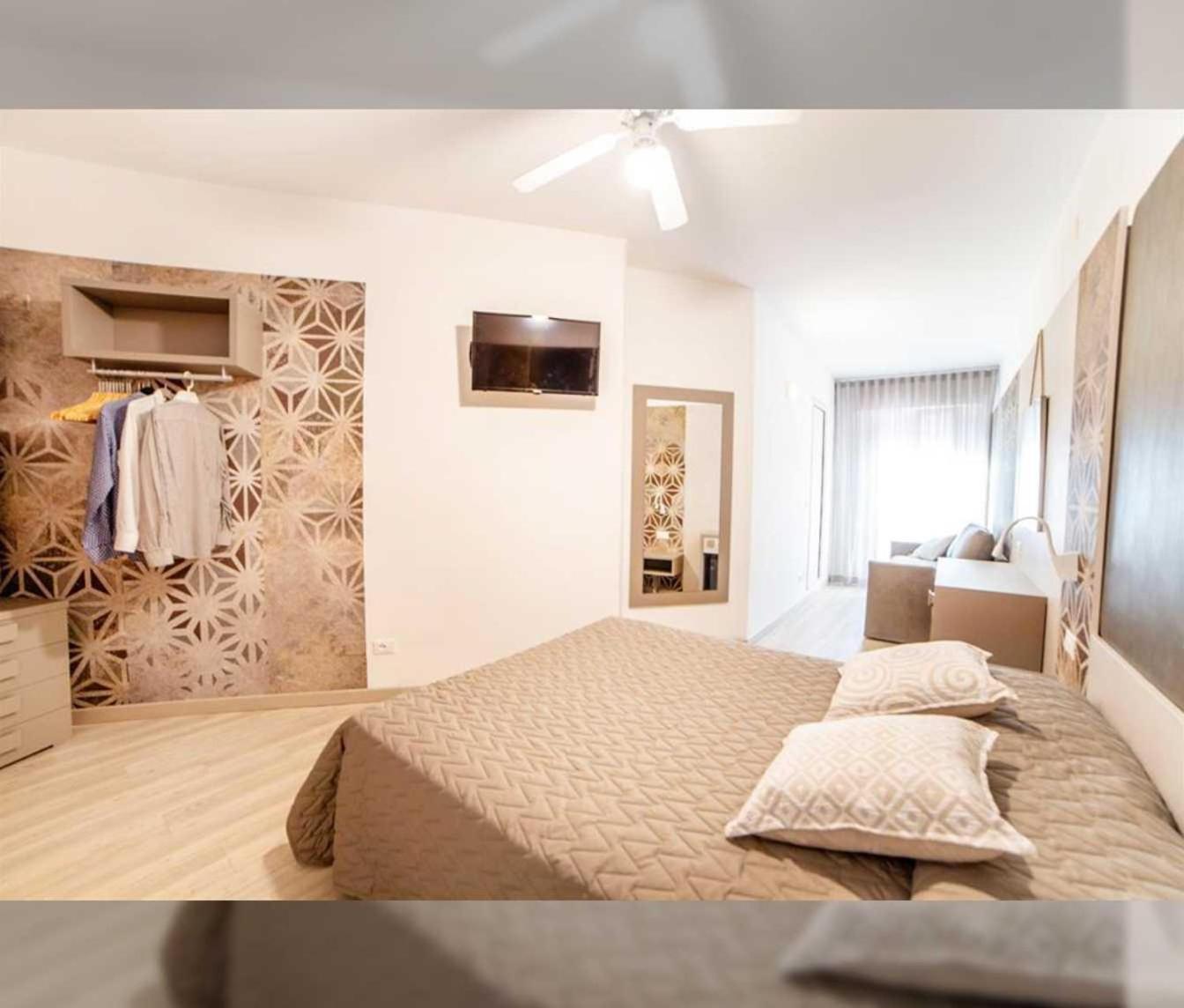 Hotel All'Orologio 3 Stelle Superior กาออร์เล ภายนอก รูปภาพ
